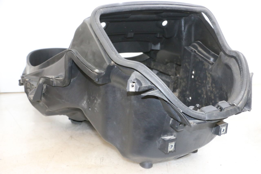 photo de UNDERSEAT STORAGE PIAGGIO MP3 RL 250 (2006 - 2010) - Zoom on usage condition