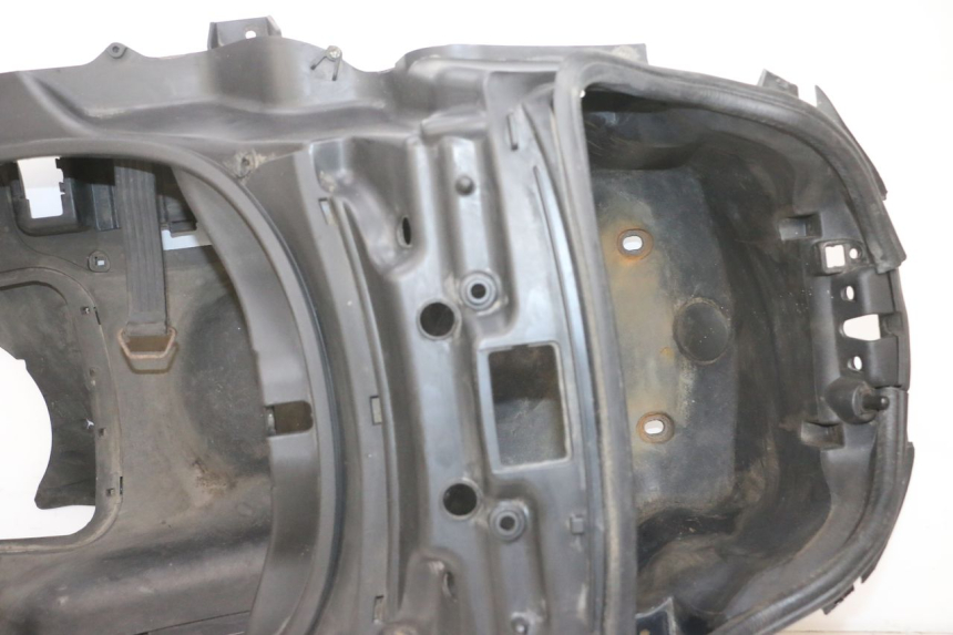 photo de UNDERSEAT STORAGE PIAGGIO MP3 RL 250 (2006 - 2010) - Technical close-up