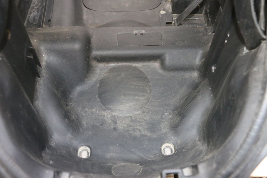 photo de UNDERSEAT STORAGE PIAGGIO MP3 RL 250 (2006 - 2010) - Component detail