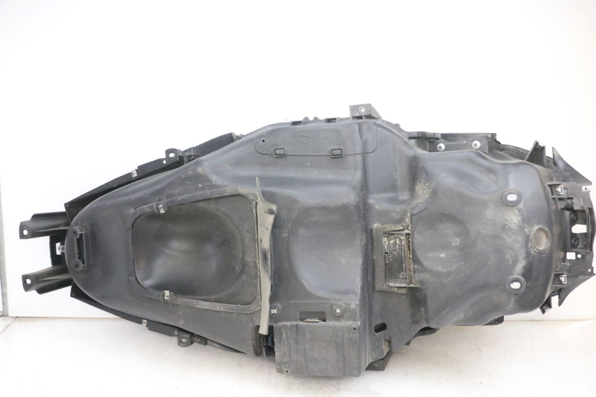 photo de UNDERSEAT STORAGE PIAGGIO MP3 RL 250 (2006 - 2010) - Distinctive features