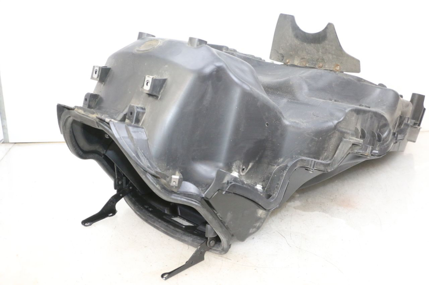 photo de UNDERSEAT STORAGE PIAGGIO MP3 RL 250 (2006 - 2010) - Technical close-up