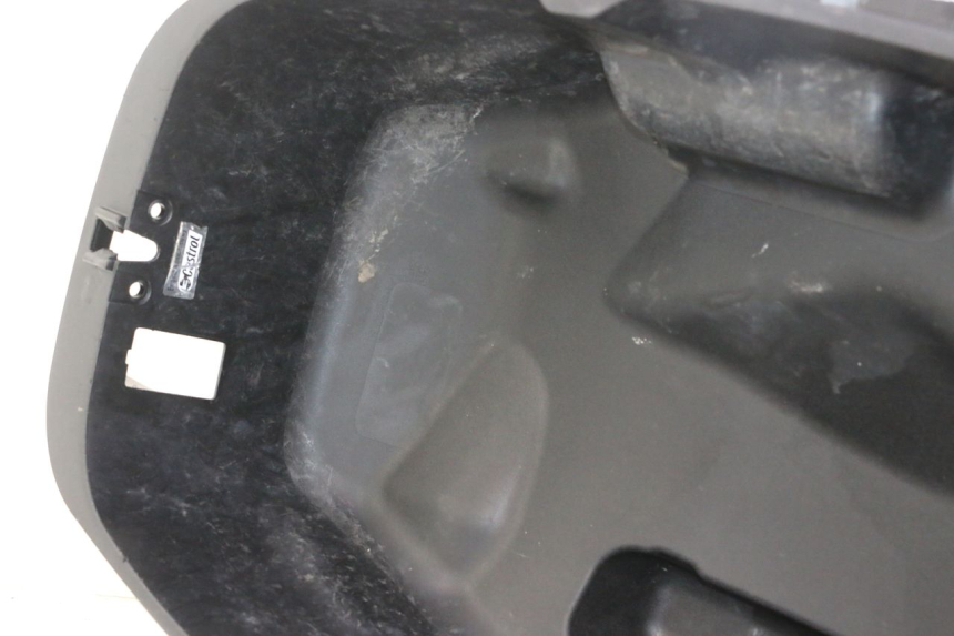photo de UNDERSEAT STORAGE PIAGGIO MP3 500 (2016 - 2018) - Zoom on usage condition