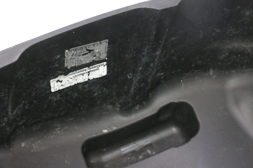 photo de UNDERSEAT STORAGE PIAGGIO MP3 500 (2016 - 2018) - Technical close-up