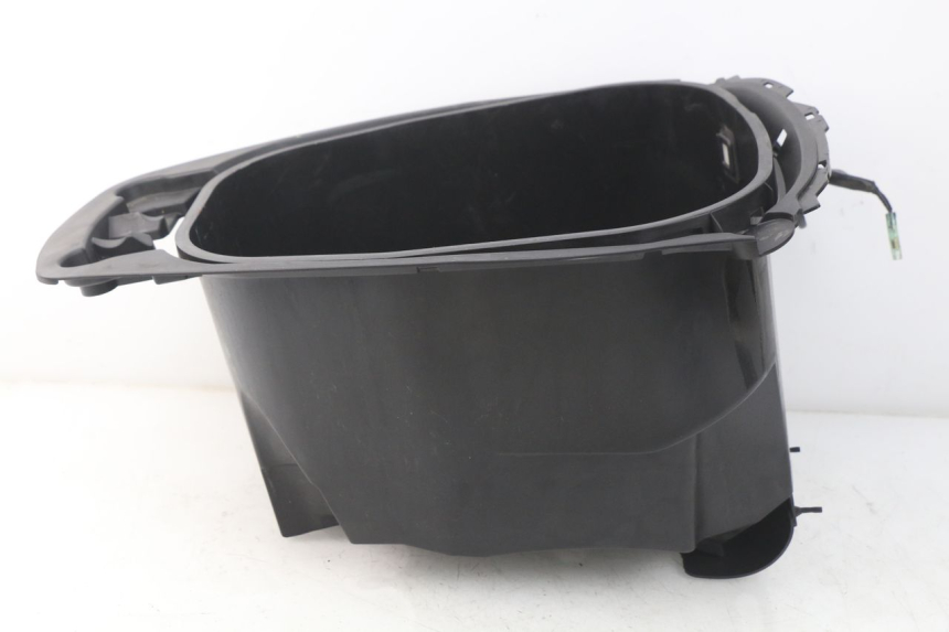 photo de UNDERSEAT STORAGE MBK MW TRYPTIK 125 (2017 - 2022) - Fixing points details