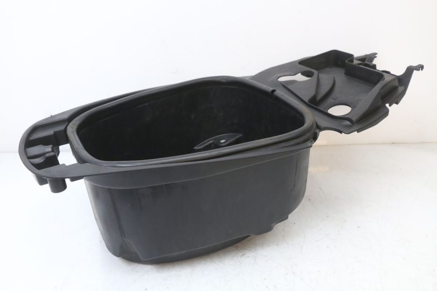 photo de UNDERSEAT STORAGE MBK MW TRYPTIK 125 (2014 - 2016) - Zoom on usage condition