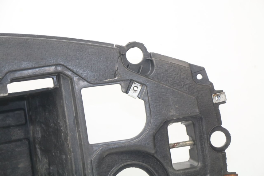 photo de UNDERSEAT STORAGE PIAGGIO NEW TYPHOON 50 (2010 - 2017) - Fixing points details