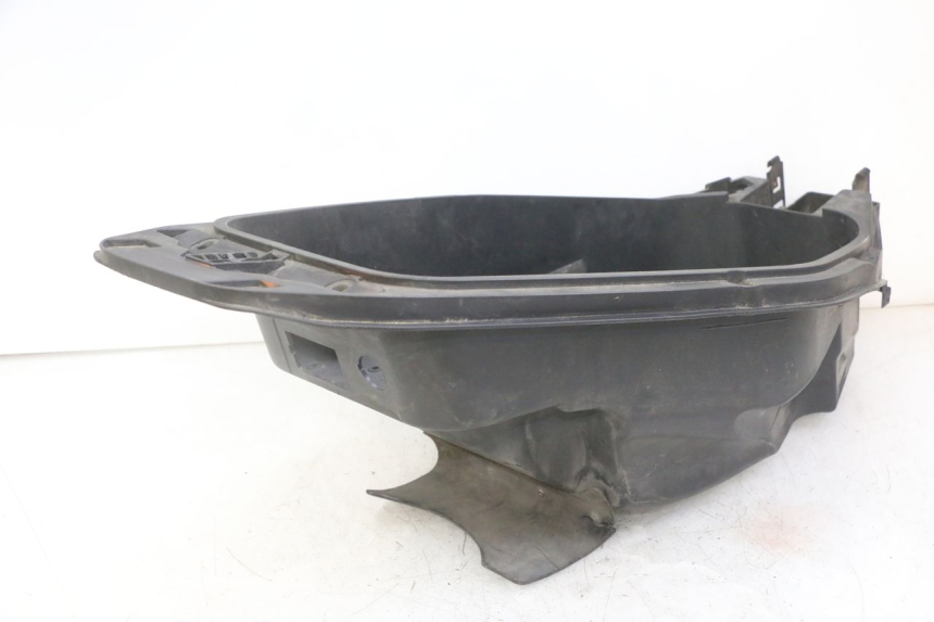 photo de UNDERSEAT STORAGE GILERA NEXUS 125 (2009 - 2013) - Surface and material condition
