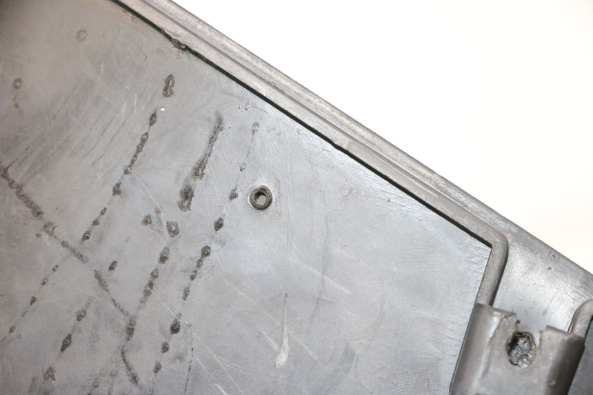 photo de UNDERSEAT STORAGE MBK NITRO 50 (2004 - 2008) - Zoom on usage condition