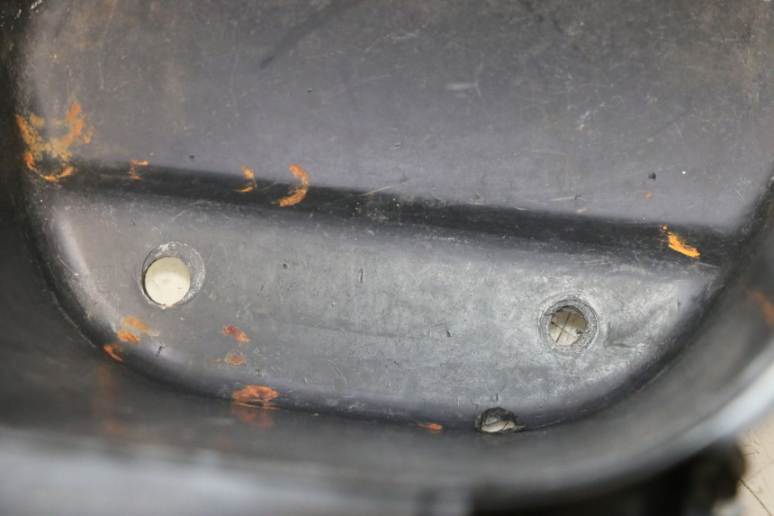photo de UNDERSEAT STORAGE MBK NITRO 50 (2004 - 2008) - Fixing points details