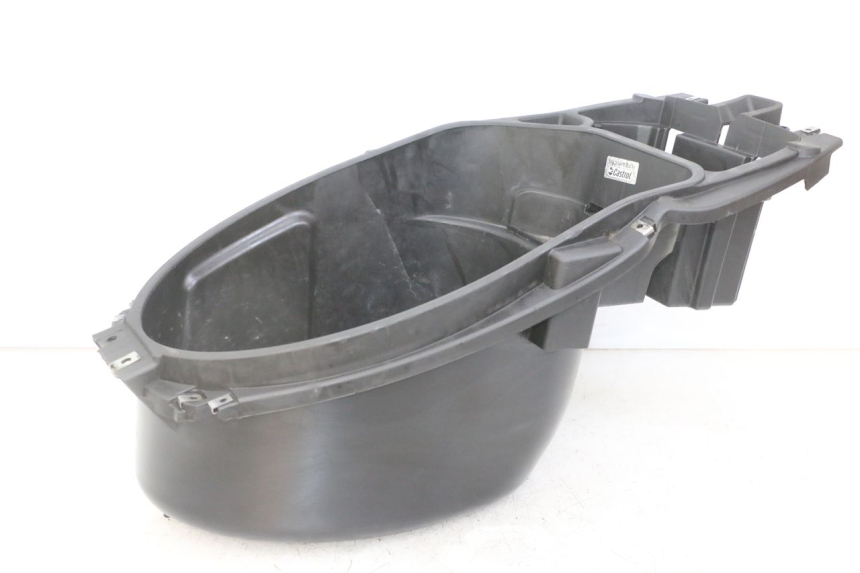 photo de UNDERSEAT STORAGE PIAGGIO NRG POWER PUREJET 50 (2018 - 2021) - Fixing points details