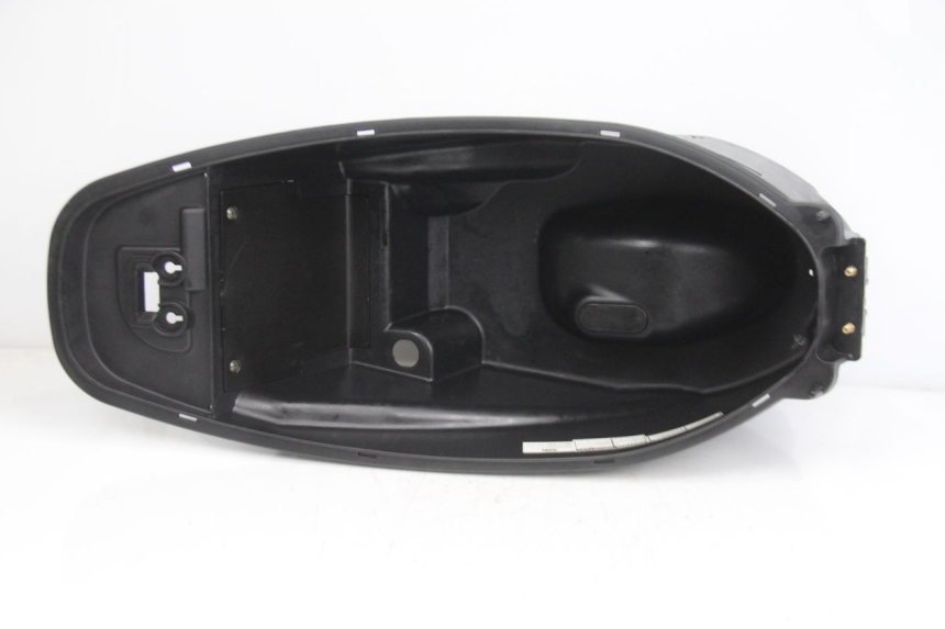 photo de UNDERSEAT STORAGE SYM ORBIT III 3 4T 50 (2021 - 2025) - Component detail