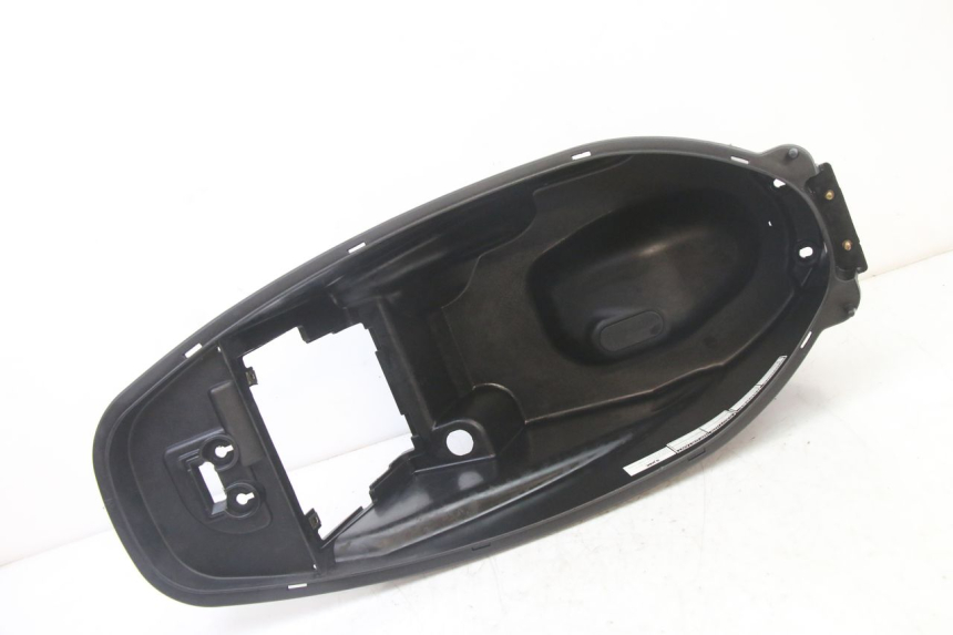 photo de UNDERSEAT STORAGE SYM ORBIT III 3 4T 50 (2021 - 2025) - Technical close-up