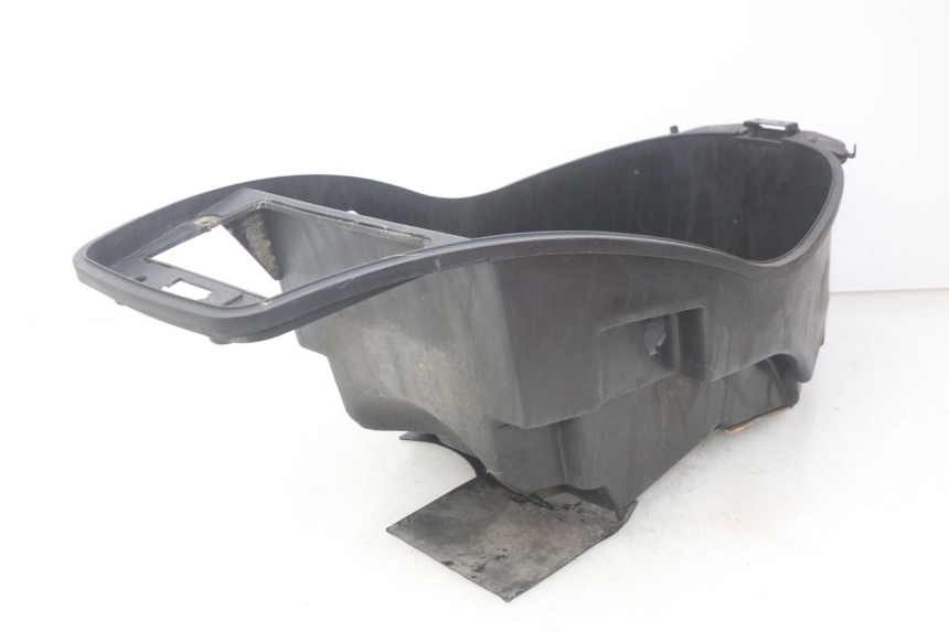 photo de SEAT STORAGE BOX KYMCO PEOPLE 250 (2004 - 2008) - Technical close-up