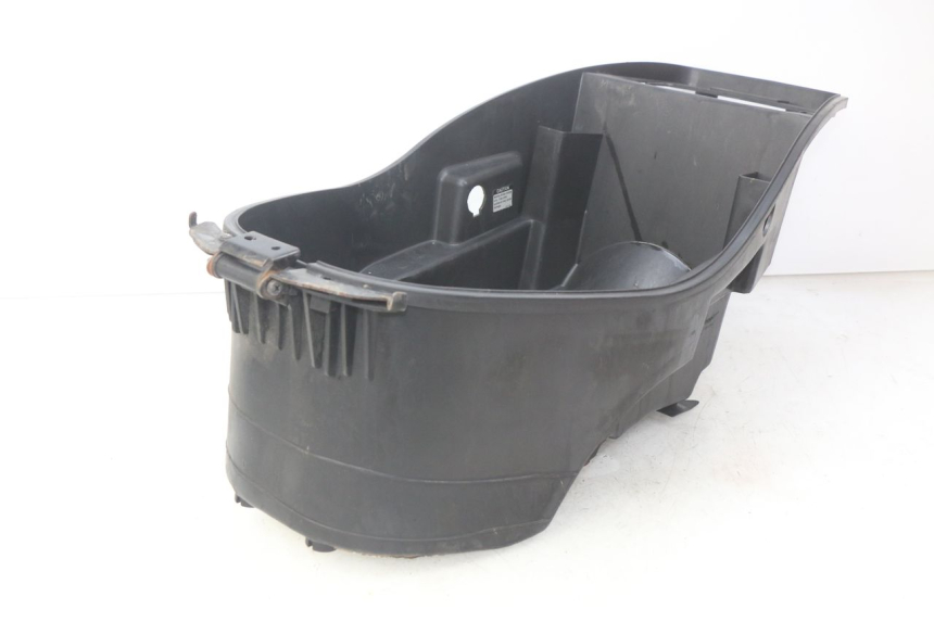 photo de SEAT STORAGE BOX KYMCO PEOPLE 250 (2004 - 2008) - Fixing points details