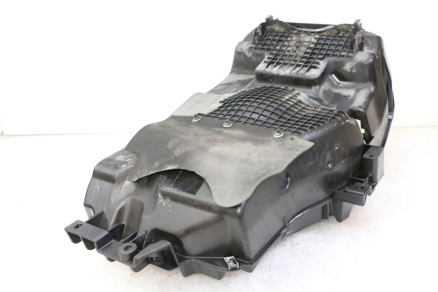 photo de UNDERSEAT STORAGE PEUGEOT SATELIS 125 (2013 - 2018) - Technical close-up