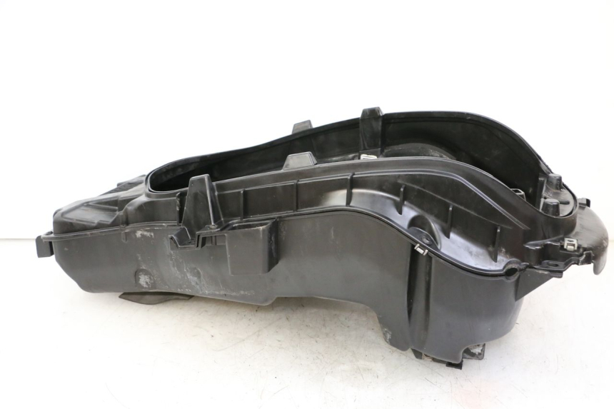 photo de UNDERSEAT STORAGE PEUGEOT SATELIS 125 (2013 - 2018) - Fixing points details