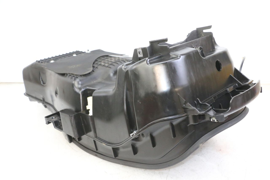 photo de UNDERSEAT STORAGE PEUGEOT SATELIS 125 (2013 - 2018) - Zoom on usage condition