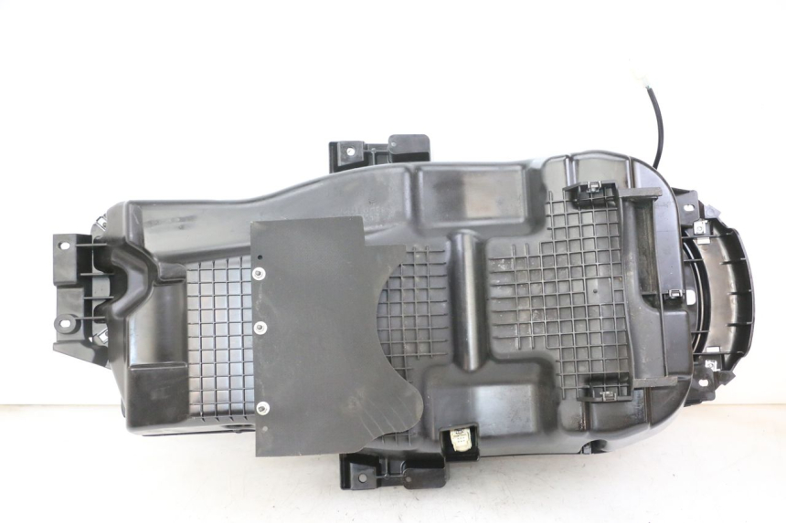 photo de UNDERSEAT STORAGE PEUGEOT SATELIS 125 (2013 - 2018) - Alternative perspective