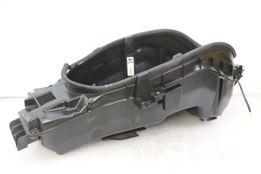 photo de UNDERSEAT STORAGE PEUGEOT SATELIS 125 (2013 - 2018) - Product overview