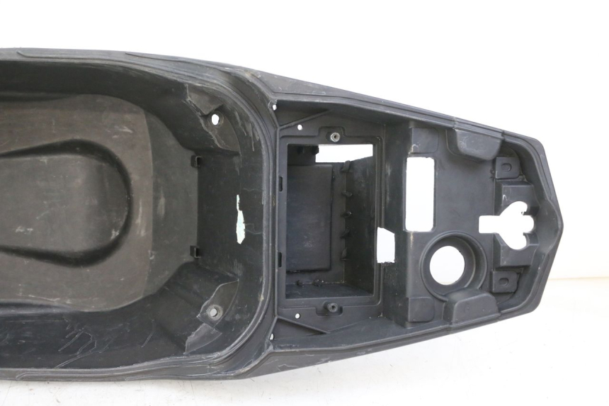 photo de UNDERSEAT STORAGE PEUGEOT SPEEDFIGHT 3 LC 2T 50 (2009 - 2015) - Surface and material condition