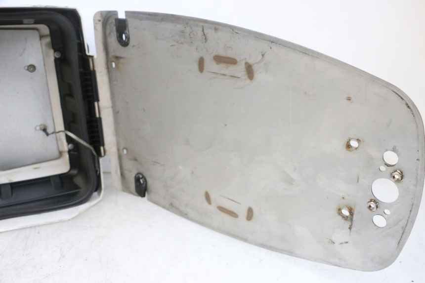 photo de UNDERSEAT STORAGE BMW R RT ABS 1200 (2010 - 2014) - Technical close-up