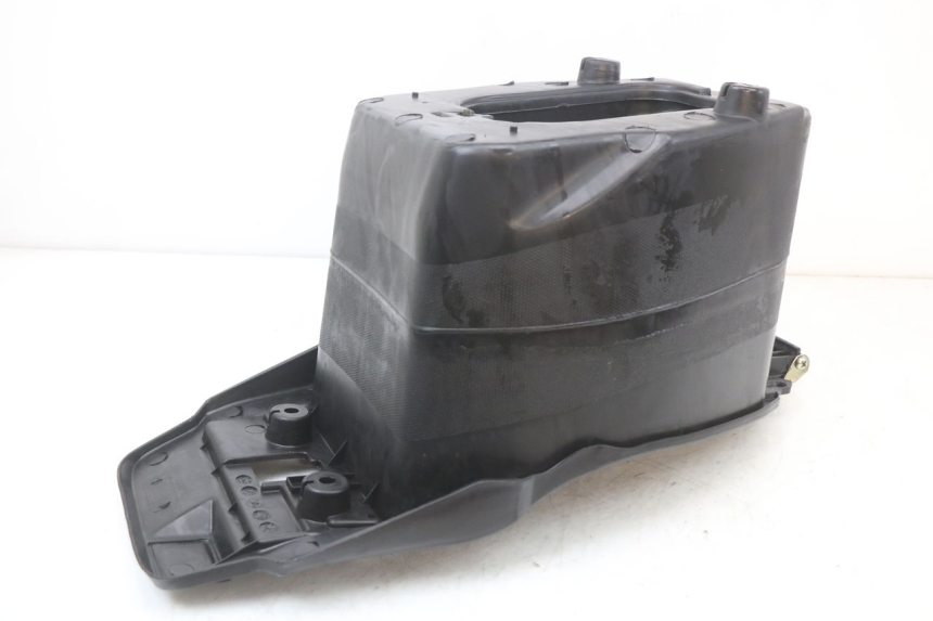 photo de UNDERSEAT STORAGE TNT MOTOR ROMA 10' 2T 50 (2011 - 2018) - Fixing points details
