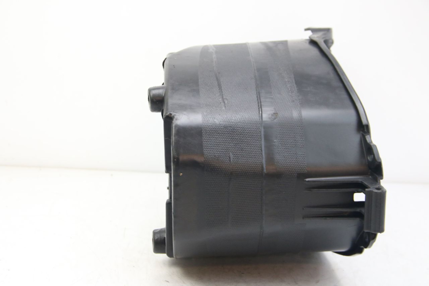 photo de SEAT STORAGE BOX TNT MOTOR ROMA 10' 4T 50 (2019 - 2022) - Zoom on usage condition