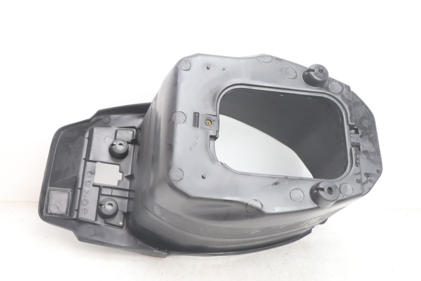 photo de UNDERSEAT STORAGE TNT MOTOR ROMA 12' 2T 50 (2007 - 2018) - Fixing points details