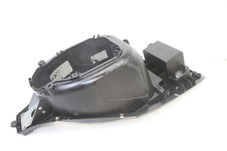 photo de UNDERSEAT STORAGE GILERA RUNNER SP 50 (2006 - 2008) - Fixing points details