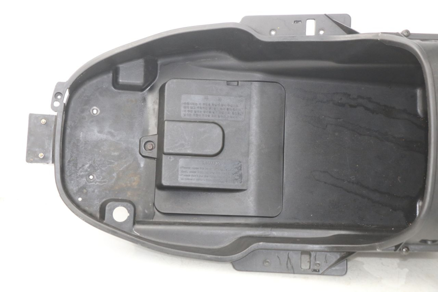 photo de UNDERSEAT STORAGE DAELIM S2 FI 125 (2008 - 2017) - Fixing points details