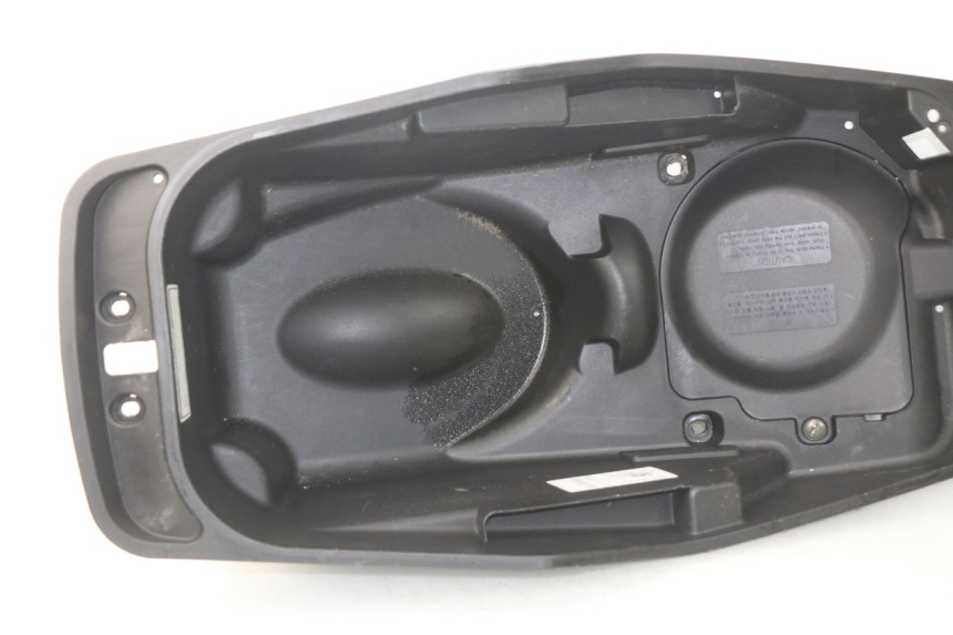 photo de UNDERSEAT STORAGE DAELIM S3 125 (2010 - 2017) - Technical close-up