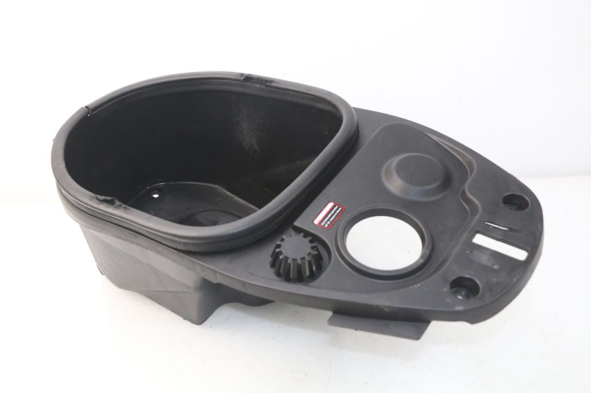 photo de UNDERSEAT STORAGE JM MOTORS SANTANA 50 (2014 - 2023) - Surface and material condition