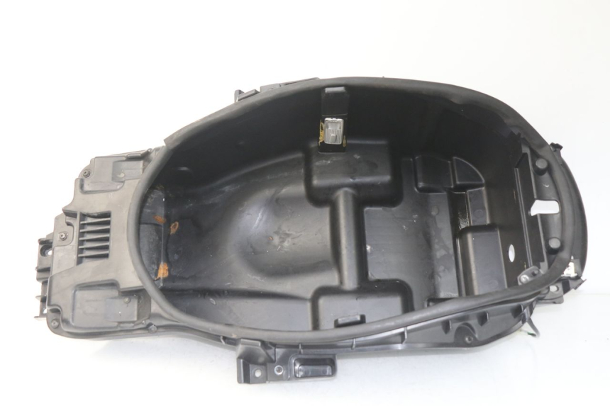 photo de UNDERSEAT STORAGE PEUGEOT SATELIS 300 (2012 - 2015) - Main view