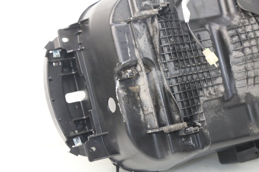 photo de UNDERSEAT STORAGE PEUGEOT SATELIS 300 (2012 - 2015) - Component detail