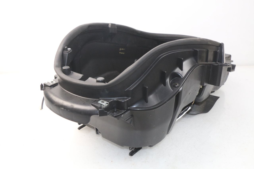 photo de UNDERSEAT STORAGE PEUGEOT SATELIS 300 (2012 - 2015) - Alternative perspective