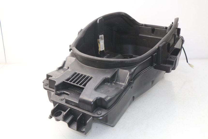 photo de UNDERSEAT STORAGE PEUGEOT SATELIS 300 (2012 - 2015) - Product overview