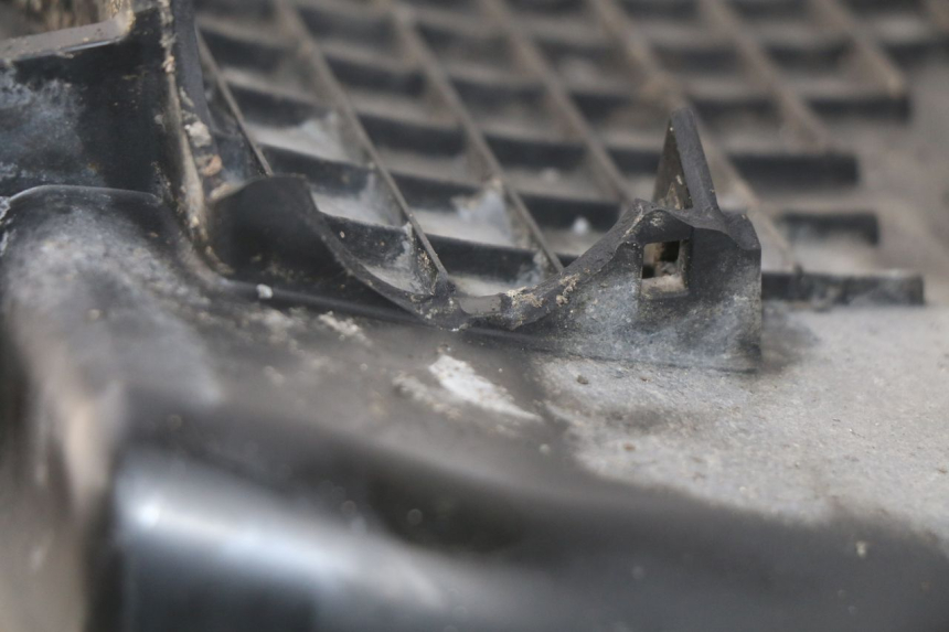 photo de UNDERSEAT STORAGE PEUGEOT SATELIS 500 (2007 - 2013) - Zoom on usage condition