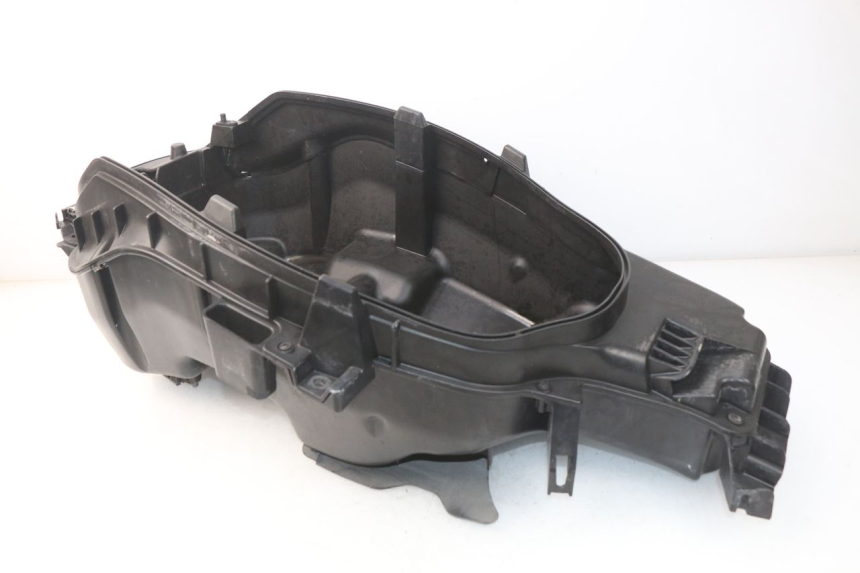 photo de UNDERSEAT STORAGE PEUGEOT SATELIS 500 (2007 - 2013) - Technical close-up