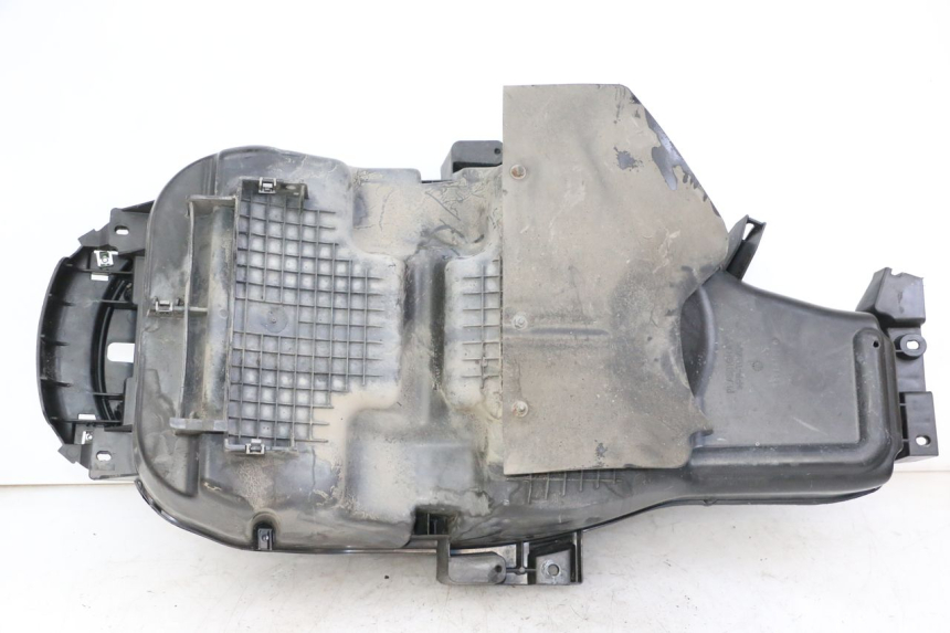 photo de UNDERSEAT STORAGE PEUGEOT SATELIS 250 (2006 - 2012) - Component detail