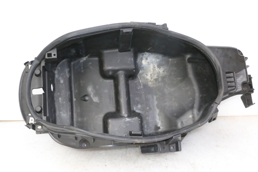 photo de UNDERSEAT STORAGE PEUGEOT SATELIS 250 (2006 - 2012) - Markings and original references