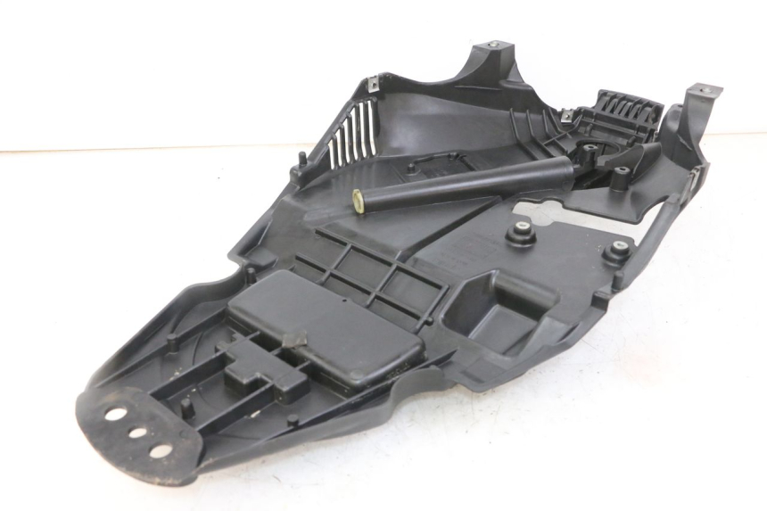 photo de UNDERSEAT STORAGE APRILIA SCARABEO GT TOURING 125 (1999 - 2005) - Component detail