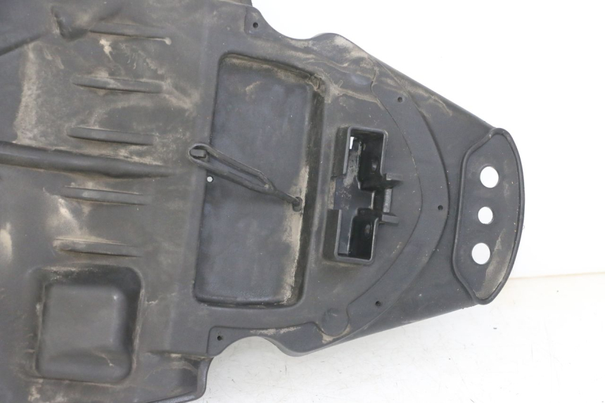 photo de UNDERSEAT STORAGE APRILIA SCARABEO GT TOURING 125 (1999 - 2005) - Surface and material condition