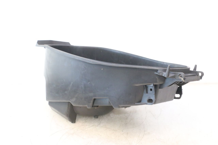 photo de UNDERSEAT STORAGE FYM SCOOTERONE 125 (2006 - 2008) - Technical close-up