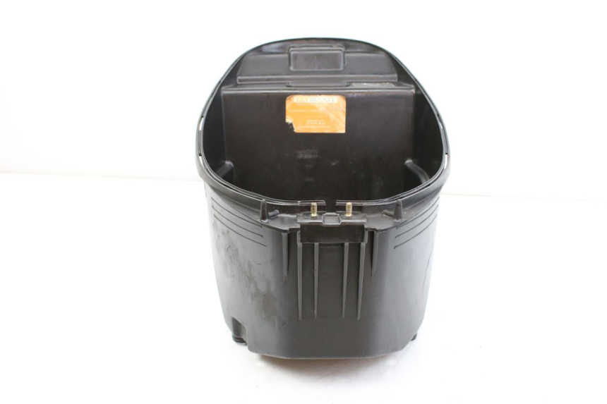 photo de SEAT TRUNK KYMCO SENTO 100 (2008 - 2013) - Zoom on usage condition