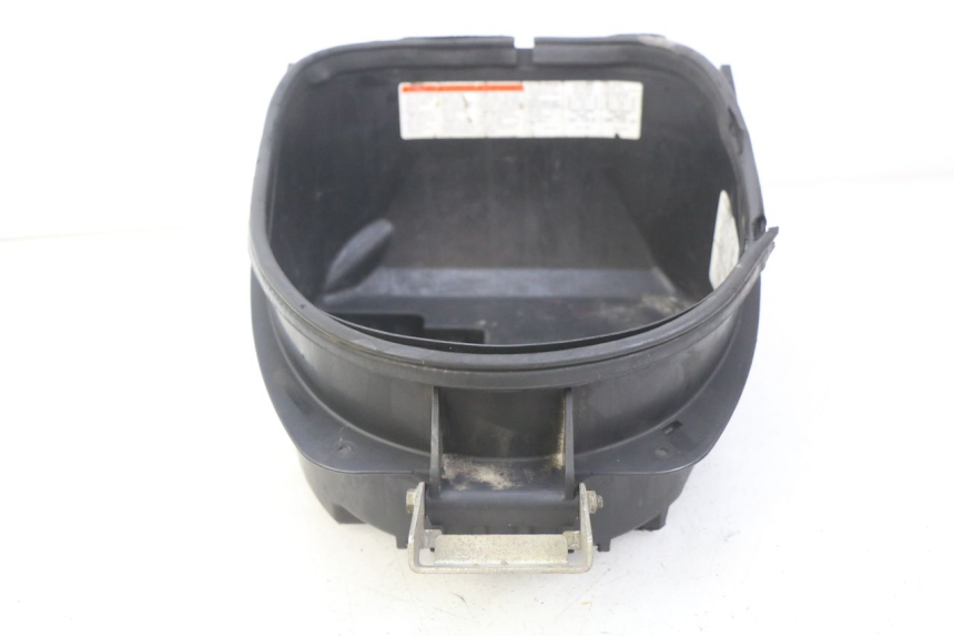 photo de SEAT STORAGE BOX SUZUKI SIXTEEN 125 (2008 - 2010) - Fixing points details