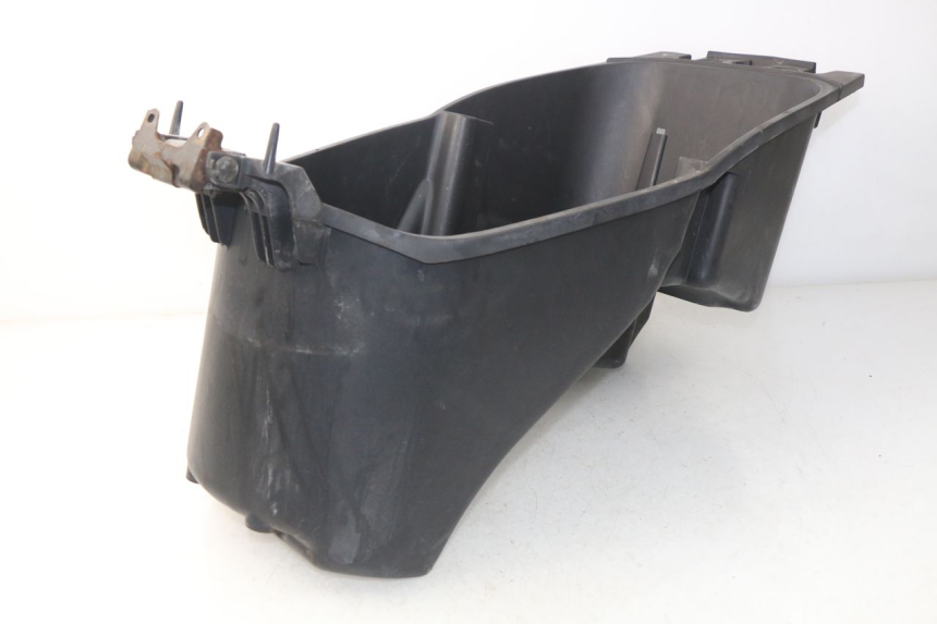 photo de UNDERSEAT STORAGE MBK SKYLINER 125 (2004 - 2007) - Fixing points details