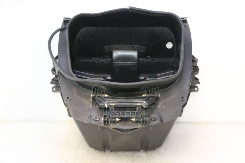 photo de UNDERSEAT STORAGE CAN-AM SPYDER RS 1000 (2008 - 2012) - Alternative perspective