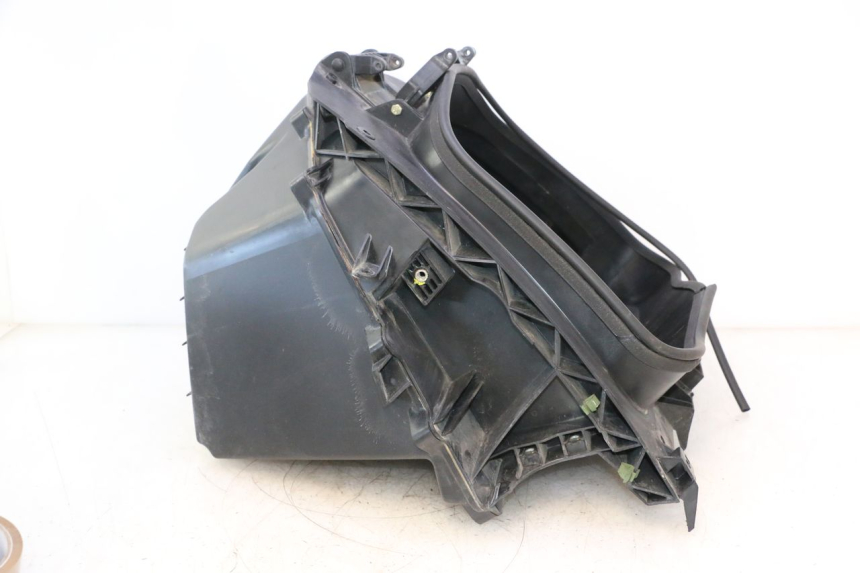 photo de UNDERSEAT STORAGE CAN-AM SPYDER RS 1000 (2008 - 2012) - Surface and material condition