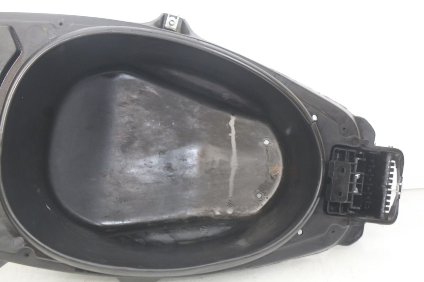 photo de SEAT STORAGE BOX APRILIA SR LC 50 (1997 - 2004) - Markings and original references