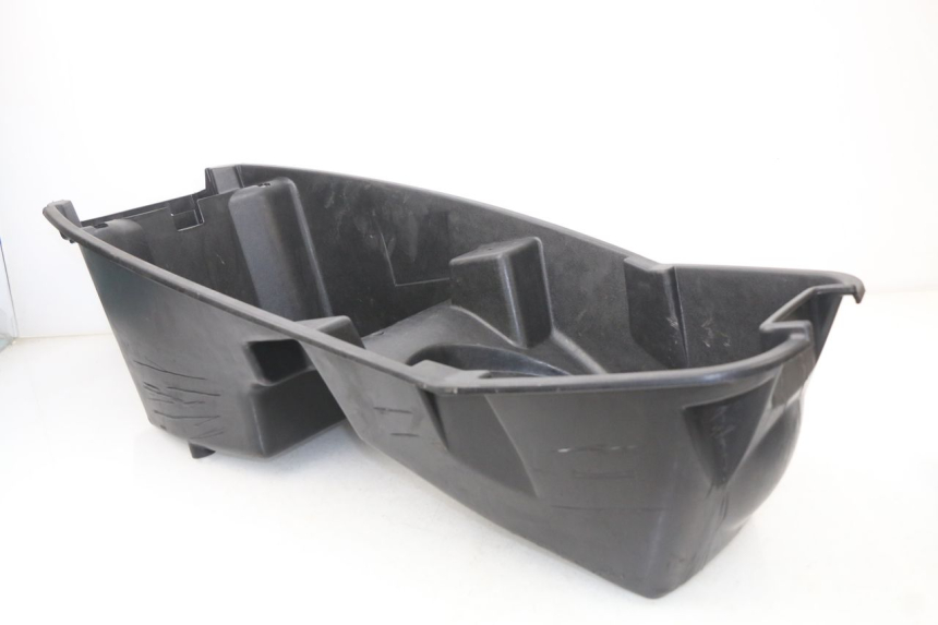 photo de UNDERSEAT STORAGE RAZZO STEED 125 (2012 - 2018) - Zoom on usage condition